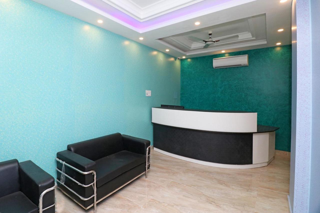 Oyo 25130 Hotel Royal Inn New Delhi Bagian luar foto