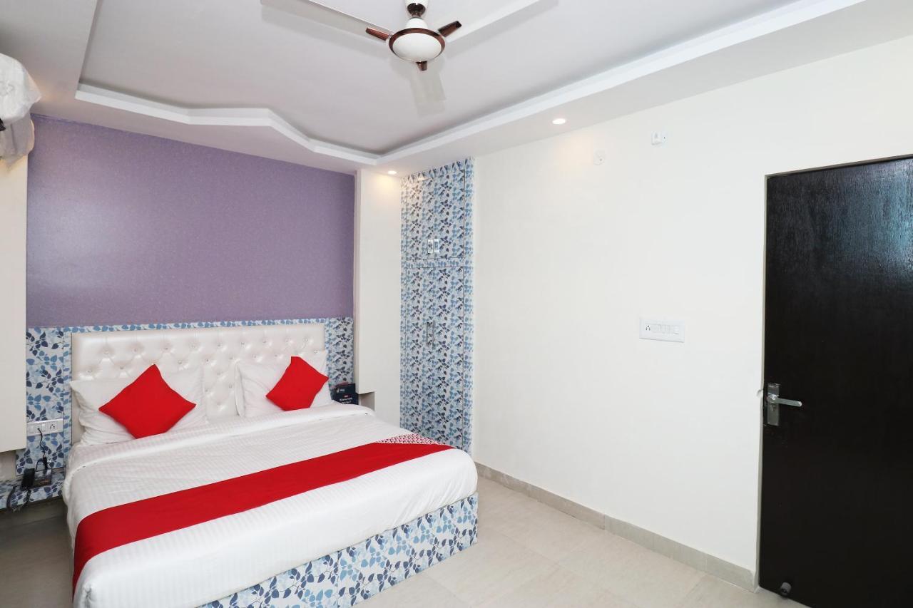 Oyo 25130 Hotel Royal Inn New Delhi Bagian luar foto