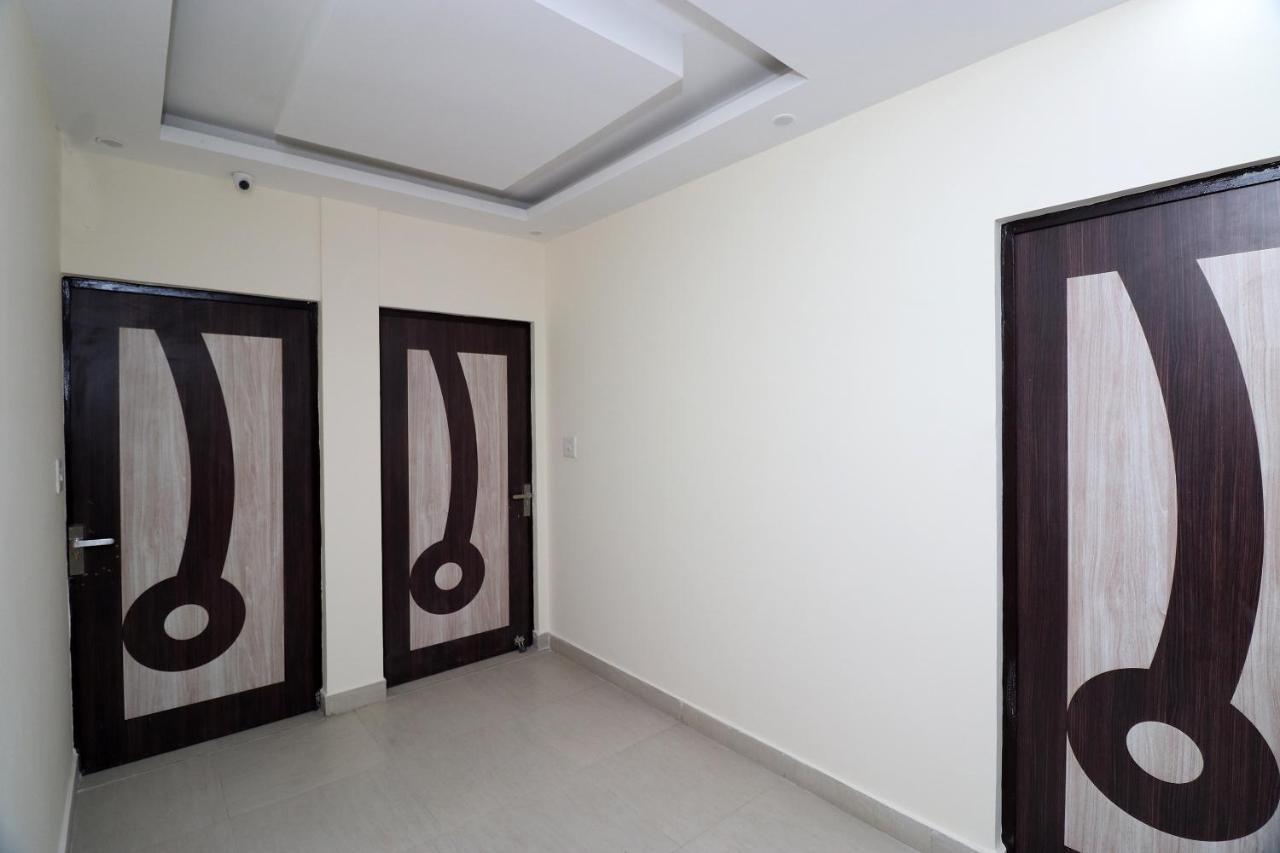 Oyo 25130 Hotel Royal Inn New Delhi Bagian luar foto