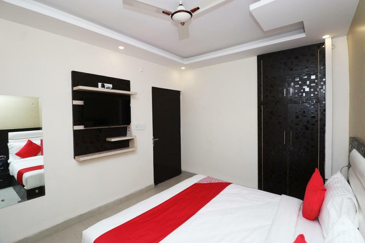 Oyo 25130 Hotel Royal Inn New Delhi Bagian luar foto